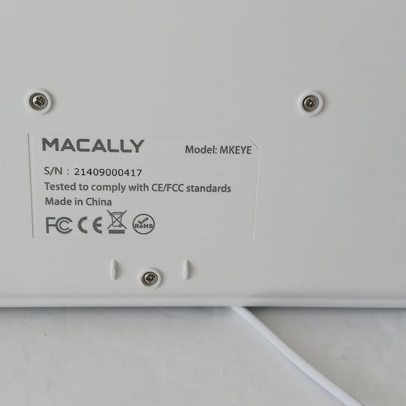 Macally 104 key full size USB Keyboard for Mac and PC in white - Picture 7 of 10